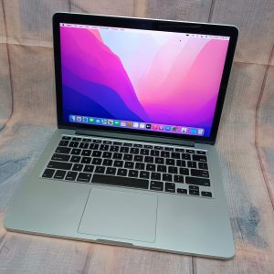 Alternative view of Macbook pro 2015, Core i5 8GB RAM 256GB SSD